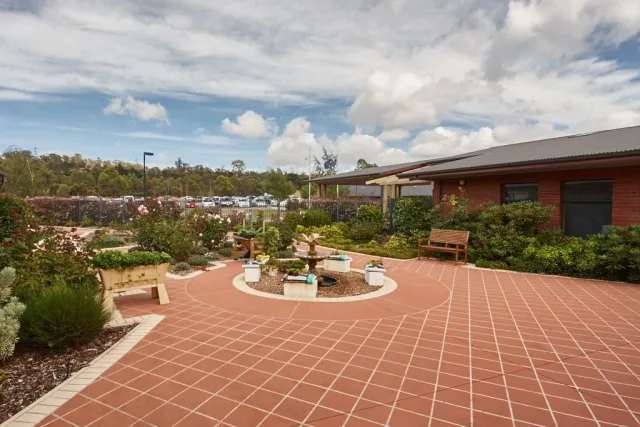External Photo of Glenara Lakes
